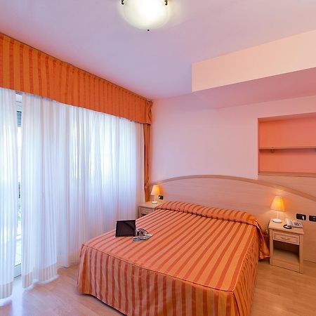 Hotel Residence Dei Fiori Baveno Exterior photo