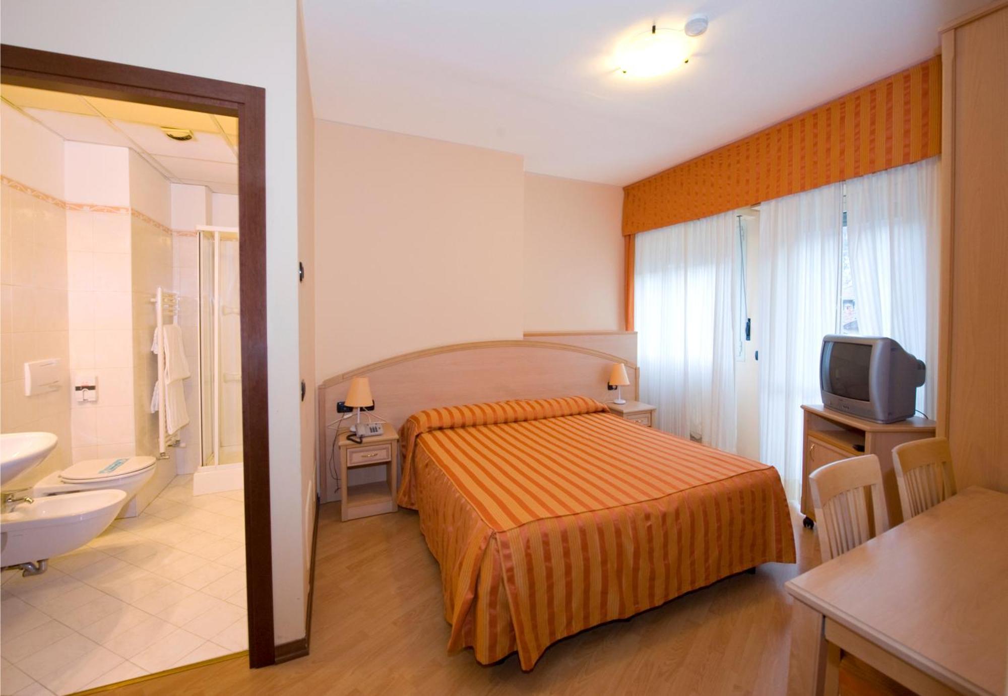 Hotel Residence Dei Fiori Baveno Exterior photo