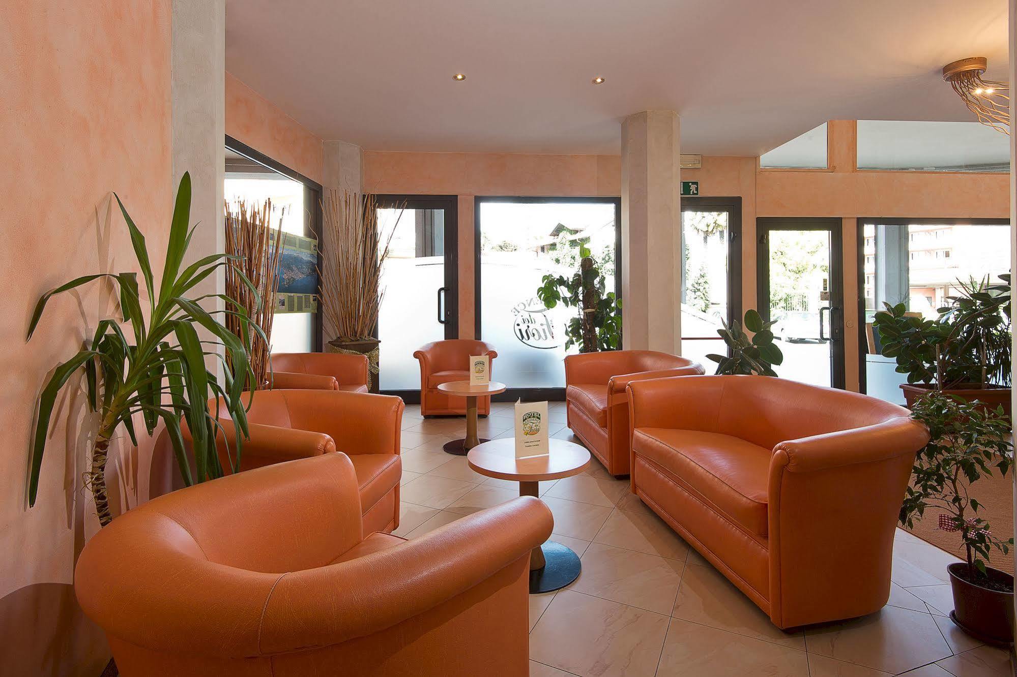 Hotel Residence Dei Fiori Baveno Exterior photo